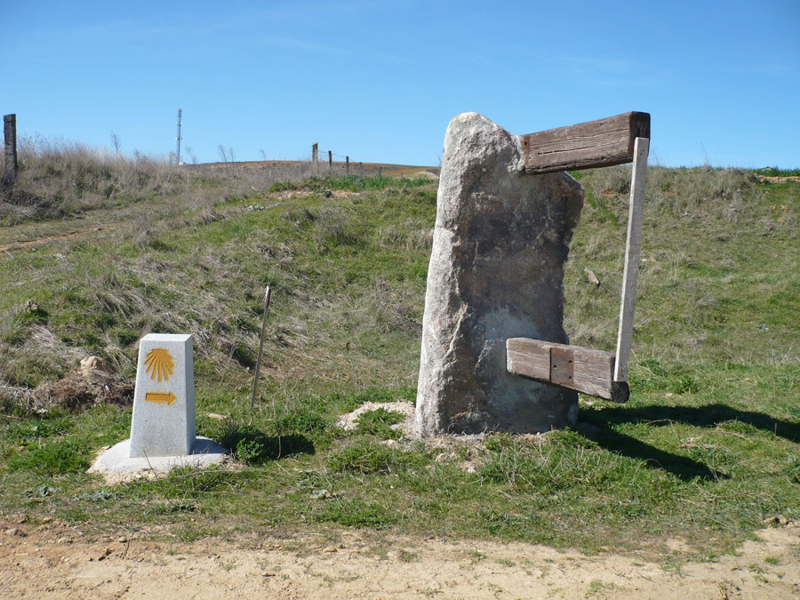 S�mbolo referente al Camino de Santiago Situado al inicio del termino municipal a su paso por el Camino de Santiago.