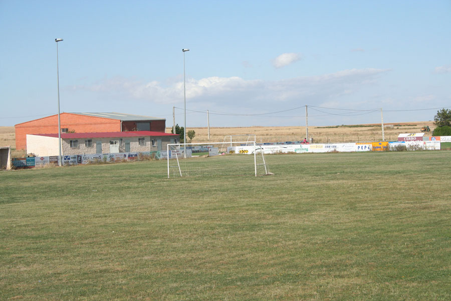 Campo de f�tbol Roales del Pan