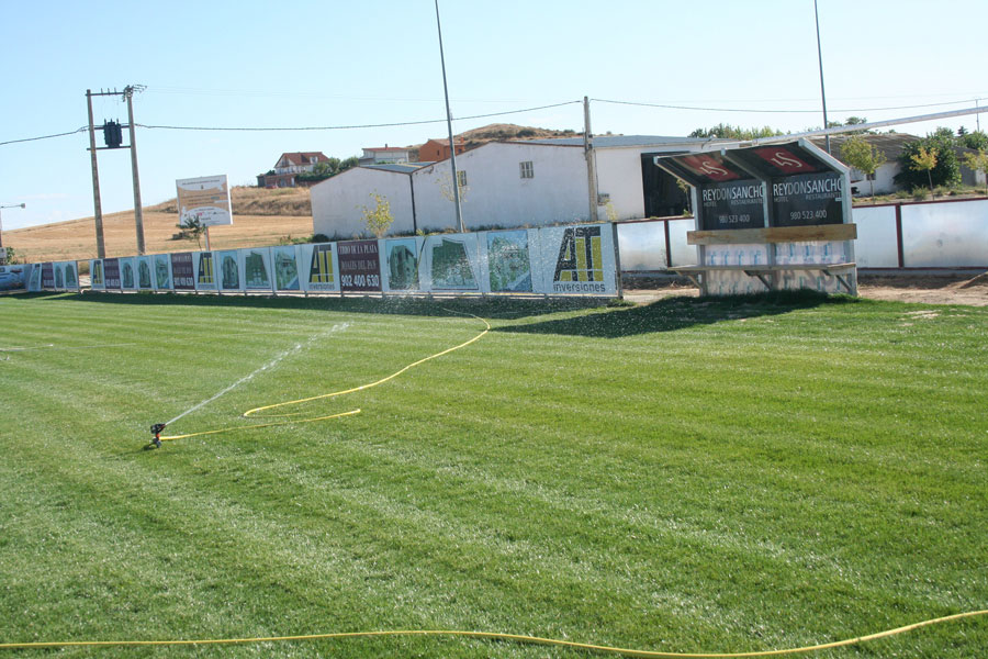 Campo de f�tbol Roales del Pan