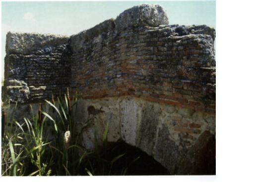 Puente antiguo de piedra