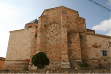 La iglesia parroquial de La Asunci�n,  finalizada en 1522, contiene elementos de estilo g�tico tard�o, la puerta norte fue construida al estilo renacentista y data del siglo XVI, en ella se muestra un programa iconogr�fico completo referido a la salvaci�n de la humanidad, cuenta con tres b�vedas y est� cubierto con una b�veda de crucer�a.