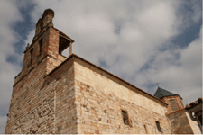 Notable iglesia donde se guarda la capilla de la virgen del Rosario que data del siglo XVI y el altar mayor que guarda importantes im�genes, es de estilo renacentista o manierista, la capilla del obispo es de estilo barroco, tambi�n se guarda un antiguo �rgano que fue recientemente restaurado.